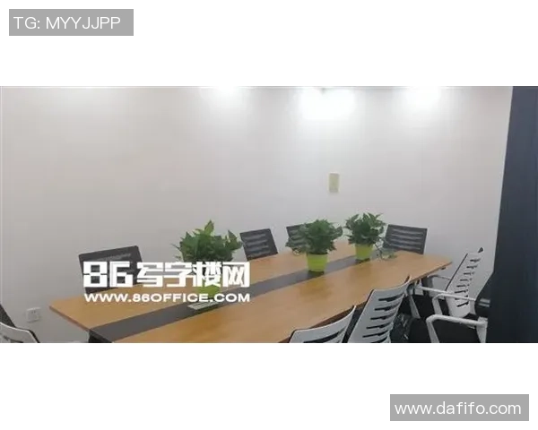 重庆足球队在冠军赛积分榜上以71分稳居第一名,争夺冠军形势大好